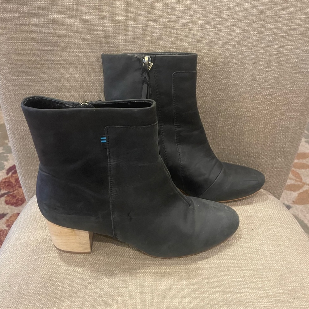 Toms gray leather ankle boots with wood heel. Womens size 8.5.